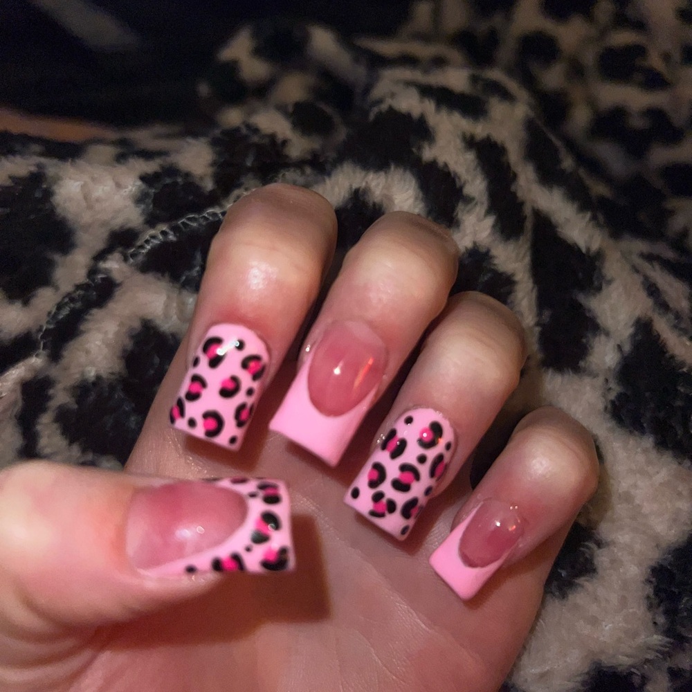 Pink Leopard Print Acrylic Press-On Nails